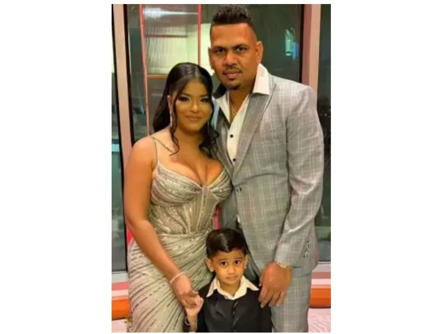 ভেঙেছে প্রথম বিয়ে, দ্বিতীয় স্ত্রীকে নিয়ে সুখের সংসার, কতো কোটি টাকার মালিক নাইটরাইডা‌র্সের সু‌নিল নারিন?